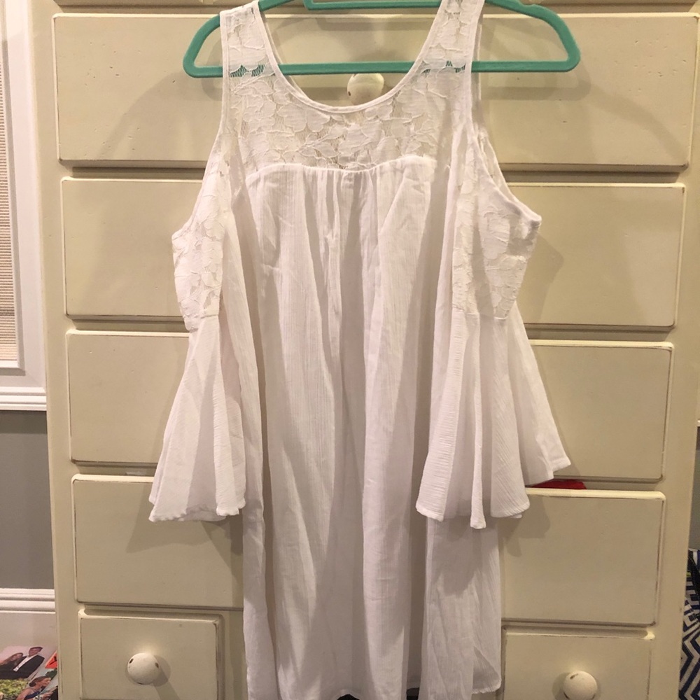 White dress with balloon sleeves